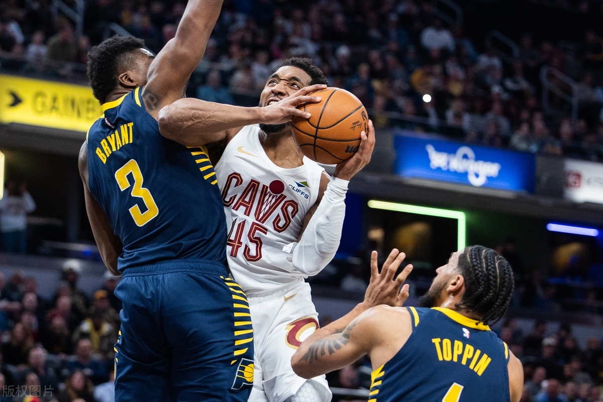 掘金翻盘步行者，米切尔点燃赛场